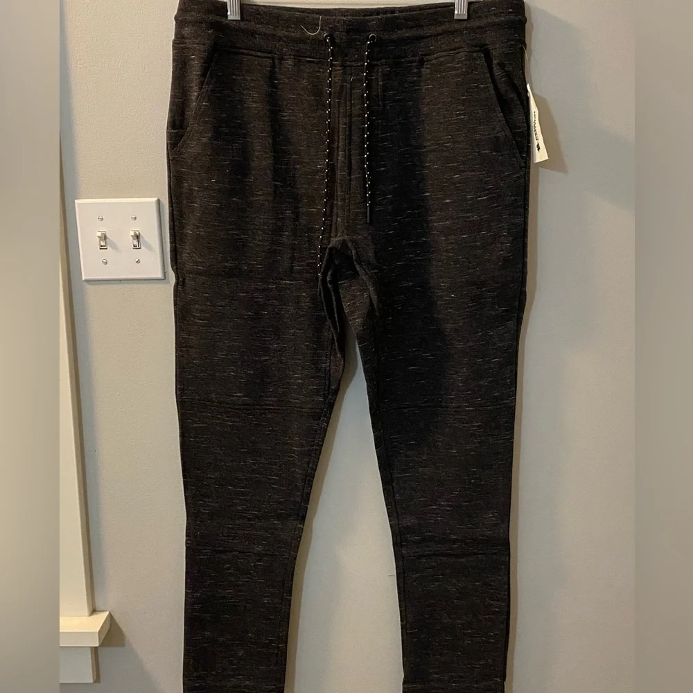 Rebel Canyon charcoal heather joggers size large. Pockets with tapered leg. New